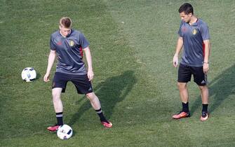 Belgian players Kevin De Bruyne (L) and Eden Hazard (R) during a training session of the Belgian team at Stade de Nice in Nice, France, 21 June 2016. Belgium will face Sweden in the UEFA EURO 2016 Group E soccer match on 22 June 2016.

(RESTRICTIONS APPLY: For editorial news reporting purposes only. Not used for commercial or marketing purposes without prior written approval of UEFA. Images must appear as still images and must not emulate match action video footage. Photographs published in online publications (whether via the Internet or otherwise) shall have an interval of at least 20 seconds between the posting.)  EPA/SEBASTIEN NOGIER   EDITORIAL USE ONLY