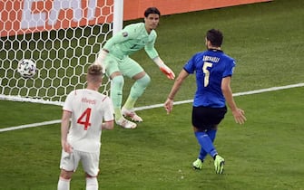 epa09278051 Manuel Locatelli (R) of Italy scores the 1-0 goal during the UEFA EURO 2020 group A preliminary round soccer match between Italy and Switzerland in Rome, Italy, 16 June 2021.  EPA/Riccardo Antimiani / POOL (RESTRICTIONS: For editorial news reporting purposes only. Images must appear as still images and must not emulate match action video footage. Photographs published in online publications shall have an interval of at least 20 seconds between the posting.)