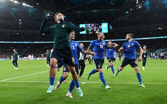 LONDON, ENGLAND - JULY 06: Federico Chiesa, Giovanni Di Lorenzo, Federico Bernardeschi and Leonardo Bonucci of Italy celebrate following their team's victory in the penalty shoot out after the UEFA Euro 2020 Championship Semi-final match between Italy and Spain at Wembley Stadium on July 06, 2021 in London, England. (Photo by Justin Tallis - Pool/Getty Images)
