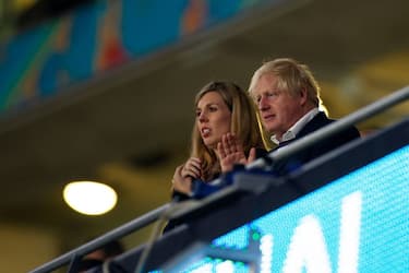 UK Prime Minister Boris Johnson (R) and his spouse Carrie clap at the end of the UEFA EURO 2020 final football match between Italy and England at the Wembley Stadium in London on July 11, 2021. (Photo by JOHN SIBLEY / POOL / AFP) (Photo by JOHN SIBLEY/POOL/AFP via Getty Images)