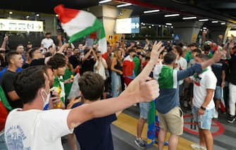 Italian fans celebrates outside the Fiumicino airport