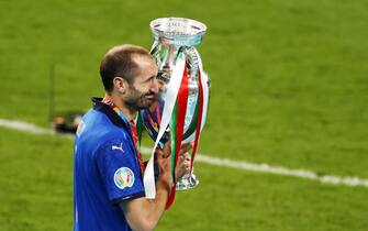 epa09339117 Captain of Italy Giorgio Chiellini carries the trophy after the UEFA EURO 2020 final between Italy and England in London, Britain, 11 July 2021. Italy won the game in penalty shoot-out.  EPA/John Sibley / POOL (RESTRICTIONS: For editorial news reporting purposes only. Images must appear as still images and must not emulate match action video footage. Photographs published in online publications shall have an interval of at least 20 seconds between the posting.)