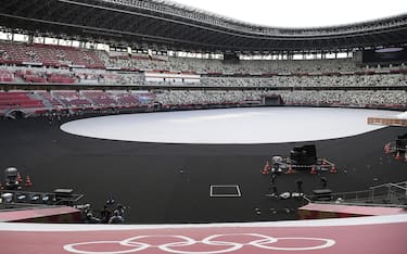 epa09345736 A view of the empty National Stadium, the main stadium of the 2020 Tokyo Olympic Games, in Tokyo, Japan, 15 July 2021. The pandemic-delayed 2020 Summer Olympics are schedule to open on July 23 with spectators banned from most Olympic events due to COVID-19 surge.  EPA/Tamas Kovacs HUNGARY OUT