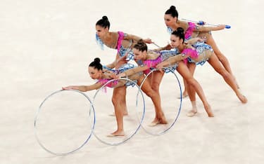 epa09405228 Team Italy perform in the rhythmic gymnastics group all-around final during the Tokyo 2020 Olympic Games at the Tokyo Metropolitan Gymnasium arena in Tokyo, Japan, 08 August 2021.  EPA/TATYANA ZENKOVICH
