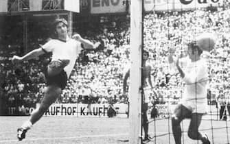 (Original Caption) Germany's Gerd Mueller kicks winning goal past England's goal keeper Peter Bonetti in overtime of quarter-final of World Cup Soccer, 6/14. Germany's 3-2 victory moves it into semifinal against Italy on 6/17 at Azteca Stadium, Mexico City.