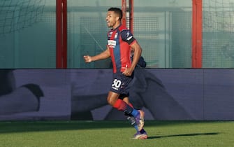 Junior Messias esulta dopo un gol con la maglia del Crotone