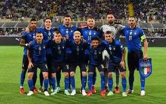FLORENCE, ITALY - SEPTEMBER 02: Players of Italy line up prior to the 2022 FIFA World Cup Qualifier match between Italy and Bulgaria at Artemio Franchi on September 02, 2021 in Florence, . (Photo by Claudio Villa/Getty Images)