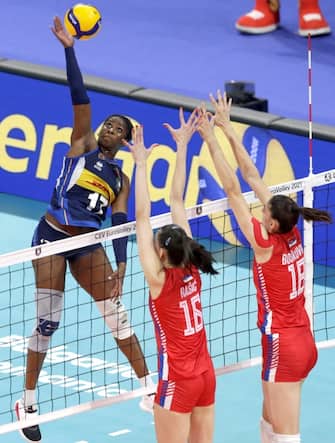 epa09447839 Italy's Miriam Fatime Sylla (L) in action against Serbian players Milena Rasic (C) and Tijana Boskovic (R) during the 2021 Women's European Volleyball Championship final between Serbia and Italy in Belgrade, Serbia, 04 September 2021.  EPA/ANDREJ CUKIC
