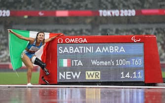 TOKYO, JAPAN - SEPTEMBER 04: Ambra Sabatini of Team Italy reacts after winning the gold medal and breaking the world record after competing in the Women's 100m - T63 Final on day 11 of the Tokyo 2020 Paralympic Games at Olympic Stadium on September 04, 2021 in Tokyo, Japan. (Photo by Alex Pantling/Getty Images)