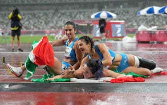 Paralimpiadi, le atlete della tripletta italiana nei 100 metri donna Storica tripletta azzurra nella finale dei 100 metri femminili categoria T63 (atleti che competono con protesi a un arto) alle Paralimpiadi di Tokyo. Sul gradino più alto del podio Ambra Sabatini, 19enne originaria di Livorno e residente a Porto Ercole (Grosseto), che con 14''11 ha realizzato il record del mondo. Argento a Martina Caironi, 31enne originaria di Alzano Lombardo (Bergamo) e residente a Bologna (14''46) e bronzo a Monica Graziana Contrafatto, 40enne originaria di Gela (Caltanissetta) e residente a Roma (14''73). L'Italia raggiunge così le 69 medaglie a questi Giochi. ANSA/Bizzi/CIP EDITORIAL USE ONLY NO SALES