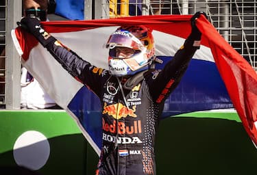 epa09449499 Max Verstappen (Red Bull Racing) celebrates winning the Dutch Formula One Grand Prix at Zandvoort, the Netherlands, 05 September 2021.  EPA/REMKO DE WAAL