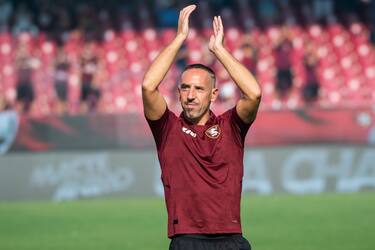 SALERNO, ITALY - SEPTEMBER 06: Franck Ribery with the Salernitana shirt during the presentation of the team at the Stadio Arechi on September 06, 2021 in Salerno, Italy. The U.S. Salernitana 1919 reached an agreement with the footballer Franck Ribery. The Frenchman signed an annual contract with automatic renewal upon the occurrence of certain sporting conditions and was presented to supporters at the Arechi Stadium. (Photo by Ivan Romano/Getty Images)