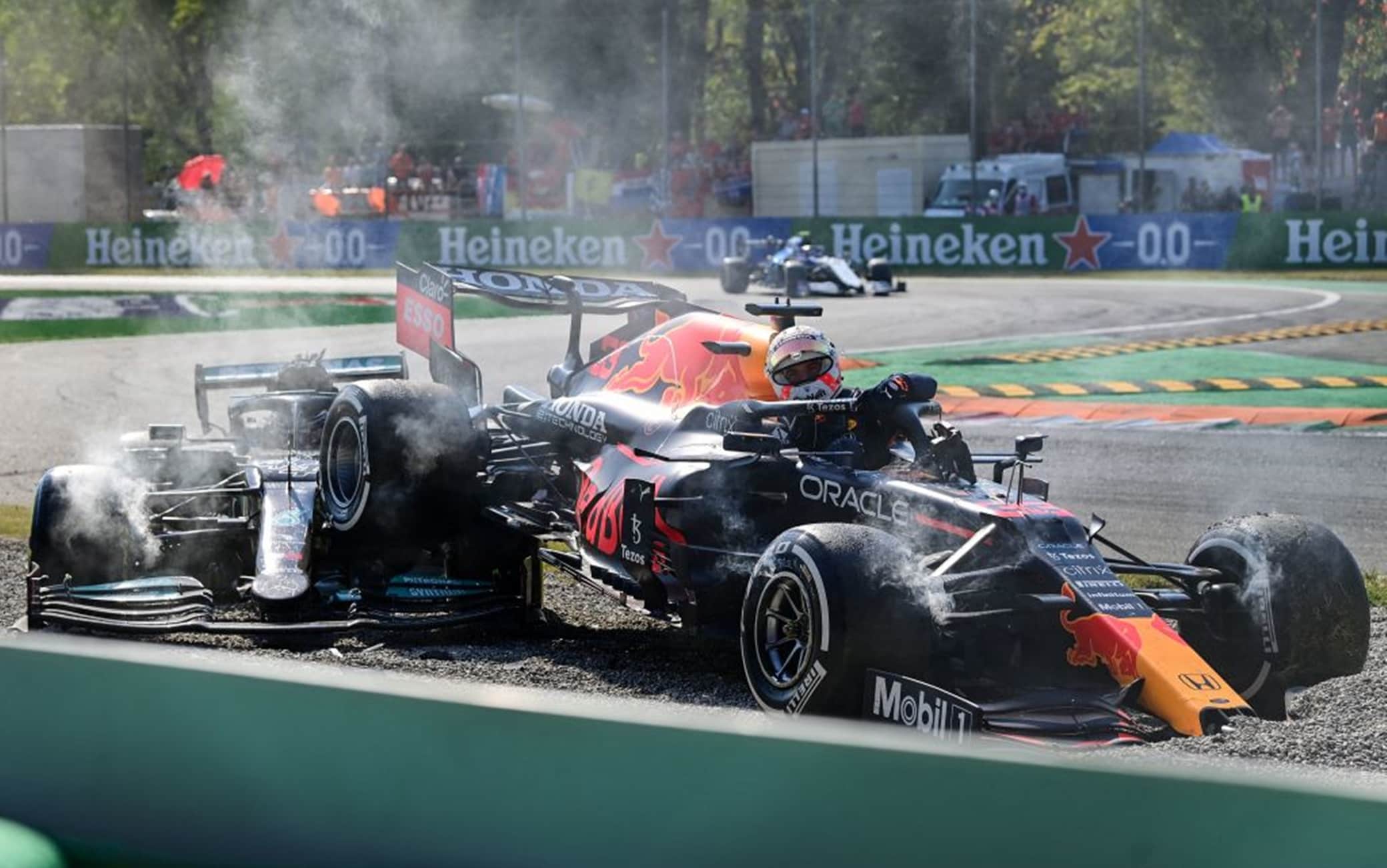 L'incidente tra Hamilton e Verstappen a Monza L'incidente tra Hamilton e Verstappen a Monza