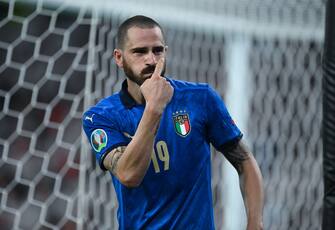 1328316976 LONDON, ENGLAND - JULY 11: Leonardo Bonucci of Italy celebrates after scoring their side's first goal during the UEFA Euro 2020 Championship Final between Italy and England at Wembley Stadium on July 11, 2021 in London, England. (Photo by GES-Sportfoto/Getty Images)
