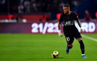 1342528429 PARIS, FRANCE - SEPTEMBER 25: Neymar Jr of Paris Saint-Germain runs with the ball during the Ligue 1 Uber Eats match between Paris Saint Germain and Montpellier at Parc des Princes on September 25, 2021 in Paris, France. (Photo by Aurelien Meunier - PSG/PSG via Getty Images)