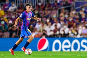 1340920117 BARCELONA, SPAIN - SEPTEMBER 14: Pedro Gonzalez 'Pedri' of FC Barcelona with the ball during the UEFA Champions League group E match between FC Barcelona and Bayern München at Camp Nou on September 14, 2021 in Barcelona, Spain. (Photo by Pedro Salado/Quality Sport Images/Getty Images)