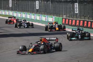 F1, Gp Messico: vince Verstappen, secondo Hamilton. HIGHLIGHTS