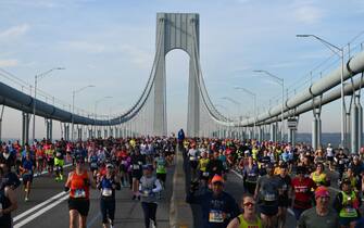 Runners cross the Verrazzano-Narrows Bridge during the 2021 TCS New York City Marathon in New York on November 7, 2021. - After a forced break in 2020, the New York City Marathon is back on for its 50th edition, and with it the countless opportunities to run it for charity, an industry that has become a staple, and hopes to take off again after the pandemic. (Photo by ANGELA WEISS / AFP) (Photo by ANGELA WEISS/AFP via Getty Images)