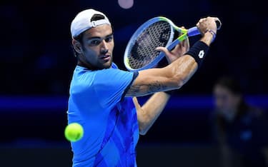 Matteo Berrettini of Italy returns the ball during the match against Alexander Zverev of Germany at the Nitto ATP Finals in Turin, Italy, 14 November 2021.ANSA/ALESSANDRO DI MARCO