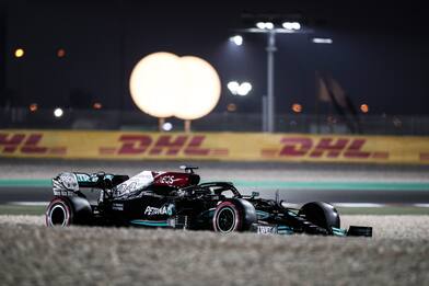 F1, Gp Qatar: Hamilton in pole position davanti a Verstappen. VIDEO