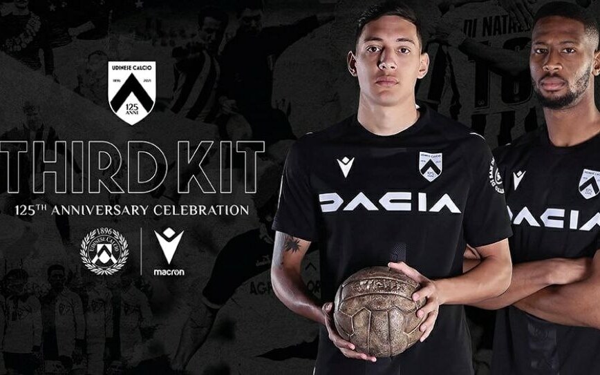 La nuova terza maglia dell'Udinese, realizzata per il 125esimo anniversario del club La nuova terza maglia dell'Udinese, realizzata per il 125esimo anniversario del club