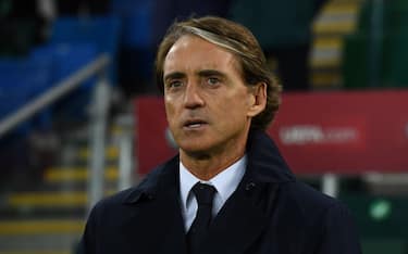 BELFAST, NORTHERN IRELAND - NOVEMBER 15: Head coach of Italy  Roberto Mancini line up for the national anthem prior to the 2022 FIFA World Cup Qualifier match between Northern Ireland and Italy at Windsor Park on November 15, 2021 in Belfast, Northern Ireland. (Photo by Claudio Villa/Getty Images)