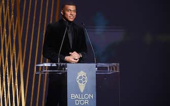 Paris Saint-Germain's French forward Kylian Mbappe presents the the women's Ballon d'Or award  the 2021 Ballon d'Or France Football award ceremony at the Theatre du Chatelet in Paris on November 29, 2021. (Photo by FRANCK FIFE / AFP) (Photo by FRANCK FIFE/AFP via Getty Images)
