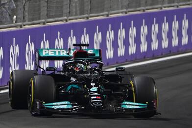 F1, Gp Arabia Saudita: vince Hamilton, Verstappen secondo. HIGHLIGHTS