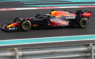 epa09635489 Dutch Formula One driver Max Verstappen of Red Bull Racing in action during the third practice session of the Formula One Grand Prix of Abu Dhabi at Yas Marina Circuit in Abu Dhabi, United Arab Emirates, 11 December 2021. The Formula One Grand Prix of Abu Dhabi will take place on 12 December 2021.  EPA/Ali Haider