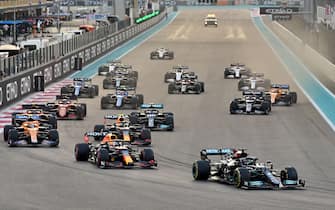 Drivers take the start of the Abu Dhabi Formula One Grand Prix  at the Yas Marina Circuit on December 12, 2021. (Photo by ANDREJ ISAKOVIC / AFP) (Photo by ANDREJ ISAKOVIC/AFP via Getty Images)