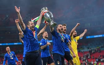 LONDON, ENGLAND - JULY 11:  Giorgio Chiellini and Leonard Bonucci of Italy parade the trophy with team mates during the UEFA Euro 2020 Championship Final between Italy and England at Wembley Stadium on July 11, 2021 in London, England. (Photo by Michael Regan - UEFA/UEFA via Getty Images)