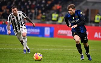 Foto Marco Alpozzi/LaPresse 
12 Gennaio  2022 Milano, Italia 
sport calcio 
Inter vs Juventus -  Supercoppa Frecciarossa 2021/2022 - Stadio Giuseppe Meazza
Nella foto:    Federico Bernardeschi (Juventus F.C.); Nicolo Barella (Inter Milan);

Photo Marco Alpozzi/LaPresse 
January 12, 2022 Milan, Italy 
sport soccer 
Inter vs Juventus  - Frecciarossa Italian Super Cup 2021/2022  (Supercoppa Frecciarossa) - Giuseppe Meazza Stadium 
In the pic:   Federico Bernardeschi (Juventus F.C.); Nicolo Barella (Inter Milan);