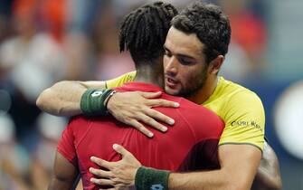 (190905) -- NEW YORK, Sept. 5, 2019 (Xinhua) -- Matteo Berrettini (R) of Italy hugs Gael Monfils of France after the men's singles quarterfinal match between Matteo Berrettini of Italy and Gael Monfils of France at the 2019 US Open in New York, the United States, Sept. 4, 2019. (Xinhua/Liu Jie) - Liu Jie -//CHINENOUVELLE_08150031/1909050824/Credit:CHINE NOUVELLE/SIPA/1909050956