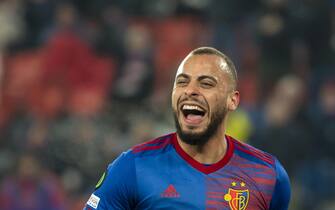 epa09632781 Basel's Arthur Cabral celebrates after scoring the 3-0 lead during the UEFA Europa Conference League group H soccer match between FC Basel 1893 and Qarabag Agdam in Basel, Switzerland, 09 December 2021.  EPA/GEORGIOS KEFALAS