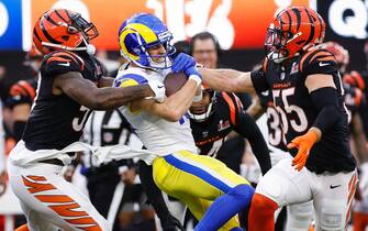 epa09754151 Los Angeles Rams wide receiver Cooper Kupp protects the ball from Cincinnati Bengals outside linebacker Germaine Pratt (L) and Cincinnati Bengals inside linebacker Logan Wilson during  the first quarter of Super Bowl LVI at SoFi Stadium in Inglewood, California, USA, 13 February 2022. The annual Super Bowl is the Championship game of the NFL between the AFC Champion and the NFC Champion and has been held every year since January of 1967.  EPA/JOHN G. MABANGLO