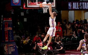 CLEVELAND, OHIO - FEBRUARY 18: Gianmarco Tamberi #8 of Team Nique shoots during the Ruffles NBA All-Star Celebrity Game during the 2022 NBA All-Star Weekend at Wolstein Center on February 18, 2022 in Cleveland, Ohio. NOTE TO USER: User expressly acknowledges and agrees that, by downloading and/or using this Photograph, user is consenting to the terms and conditions of the Getty Images License Agreement.   Arturo Holmes/Getty Images/AFP
== FOR NEWSPAPERS, INTERNET, TELCOS & TELEVISION USE ONLY ==