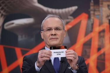 NYON, SWITZERLAND - FEBRUARY 25: UEFA Deputy General Secretary Giorgio Marchetti draws out the card of Atalanta BC during the UEFA Europa League 2021/22 Round of 16 Draw at the UEFA headquarters, The House of European Football, on February 25, 2022, in Nyon, Switzerland. (Photo by Pierre Albouy - UEFA/UEFA via Getty Images)