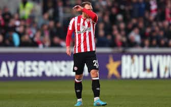 BRENTFORD, ENGLAND - FEBRUARY 26: Christian Eriksen of Brentford looks on during the Premier League match between Brentford and Newcastle United at Brentford Community Stadium on February 26, 2022 in Brentford, England. (Photo by Marc Atkins/Getty Images)