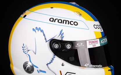 F1, casco speciale per Vettel con i colori dell'Ucraina. FOTO