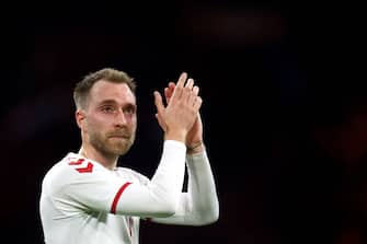 AMSTERDAM, NETHERLANDS - MARCH 26: Christian Eriksen of Denmark applauds fans after their sides defeat during the International Friendly match between Netherlands and Denmark at Johan Cruijff Arena on March 26, 2022 in Amsterdam, Netherlands.  (Photo by Dean Mouhtaropoulos/Getty Images)