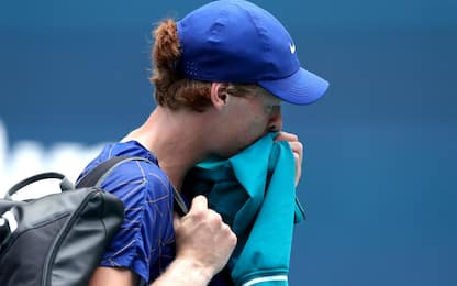 Tennis, Sinner si ritira dopo 5 game ai quarti del Masters di Miami