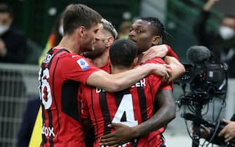 AC Milan s Rafael Leao (R) jubilates with his teammates after scoring goal of 1 to 0 during the Italian serie A soccer match between AC Milan and Genoa at Giuseppe Meazza stadium in Milan, 15 April 2022.
ANSA / MATTEO BAZZI