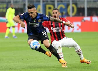 Inter Milan s Lautaro Martinez (L) challenges for the ball  AC Milan s Ismael Bennacer during the Italy Cup semifinal second leg soccer match between Fc Inter  and Ac Milan at Giuseppe Meazza stadium in Milan, Italy, 19 April 2022.ANSA / MATTEO BAZZI