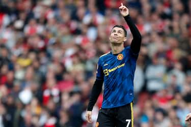 Manchester United's Portuguese striker Cristiano Ronaldo gestures after scoring their first goal during the English Premier League football match between Arsenal and Manchester United at the Emirates Stadium in London on April 23, 2022. - - RESTRICTED TO EDITORIAL USE. No use with unauthorized audio, video, data, fixture lists, club/league logos or 'live' services. Online in-match use limited to 45 images, no video emulation. No use in betting, games or single club/league/player publications. (Photo by Ian Kington / IKIMAGES / AFP) / RESTRICTED TO EDITORIAL USE. No use with unauthorized audio, video, data, fixture lists, club/league logos or 'live' services. Online in-match use limited to 45 images, no video emulation. No use in betting, games or single club/league/player publications. / RESTRICTED TO EDITORIAL USE. No use with unauthorized audio, video, data, fixture lists, club/league logos or 'live' services. Online in-match use limited to 45 images, no video emulation. No use in betting, games or single club/league/player publications. (Photo by IAN KINGTON/IKIMAGES/AFP via Getty Images)