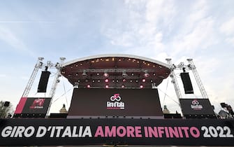 BUDAPEST, HUNGARY - MAY 04: A general view of the stage prior to the Team Presentation of the 105th Giro d'Italia 2022 at Heroesâ   Square / #Giro / #WorldTour / on May 04, 2022 in Budapest, Hungary. (Photo by Stuart Franklin/Getty Images)