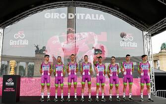 VISEGRAD, HUNGARY - MAY 06: Filippo Zana of Italy, Luca Rastelli of Italy, Luca Covili of Italy, Filippo Fiorelli of Italy, Davide Gabburo of Italy, Sacha Modolo of Italy, Alessandro Tonelli of Italy, Samuele Zoccarato of Italy and Team Bardiani CSF Faizane' during the team presentation prior to the 105th Giro d'Italia 2022, Stage 1 a 195km stage from Budapest to VisegrÃ¡d 337m / #Giro / #WorldTour / on May 06, 2022 in Visegrad, Hungary. (Photo by Stuart Franklin/Getty Images)