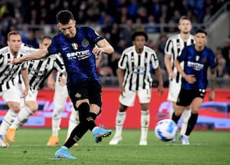 Inter Milan's Croatian midfielder Ivan Perisic shoots to score a penalty during the Italian Cup (Coppa Italia) final football match between Juventus and Inter on May 11, 2022 at the Olympic stadium in Rome. (Photo by Filippo MONTEFORTE / AFP) (Photo by FILIPPO MONTEFORTE/AFP via Getty Images)