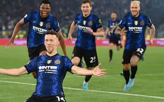 ROME, ITALY - MAY 11: Ivan Perisic of FC Internazionale celebrates after scoring their side's third goal during the Coppa Italia Final match between Juventus and FC Internazionale at Stadio Olimpico on May 11, 2022 in Rome, Italy. (Photo by Francesco Pecoraro/Getty Images)