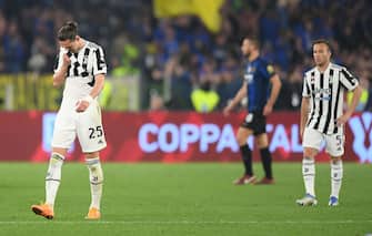 ROME, ITALY - MAY 11: Adrien Rabiot of Juventus looks dejected after the Coppa Italia Final match between Juventus and FC Internazionale at Stadio Olimpico on May 11, 2022 in Rome, Italy. (Photo by Francesco Pecoraro/Getty Images)