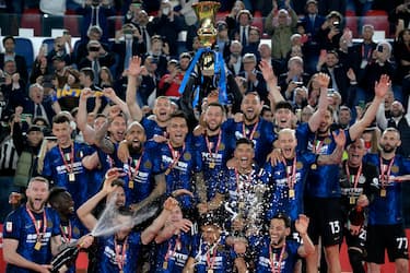 Inter soccer players jubilate after winning Coppa Italia at the end of Juventus - Inter at Olimpico Stadium in Rome, 11 May 2022. ANSA/CLAUDIO PERI